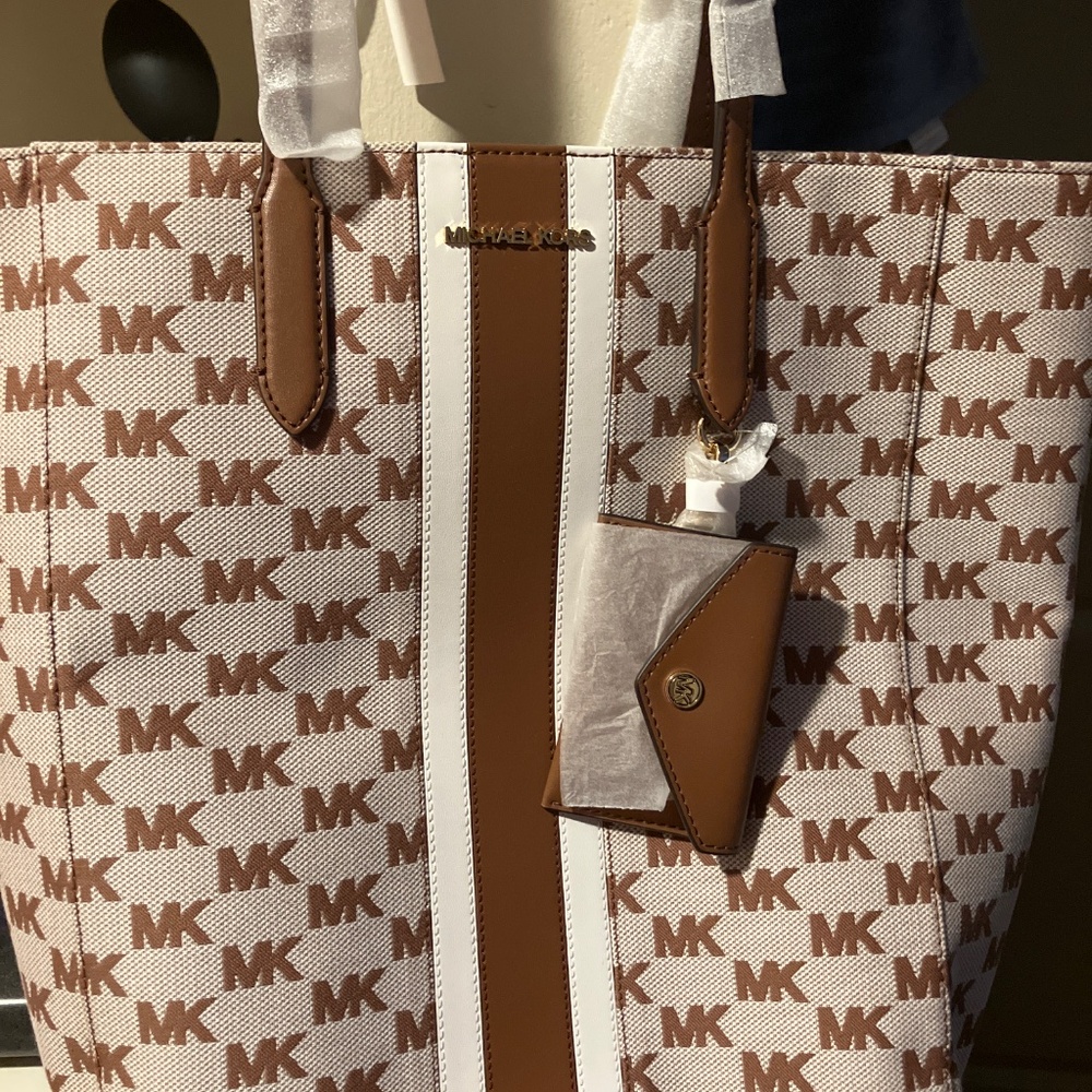 MK “Vincent” Signature Tote Bag W/attach Card Cade - Picture 8 of 8